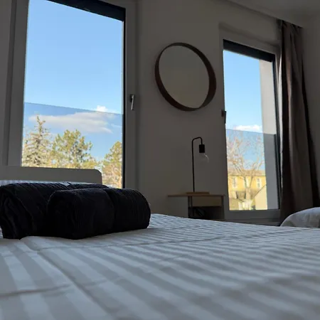 Spacious With Balcony & Free Parking Near Vienna * Gerasdorf bei Wien
