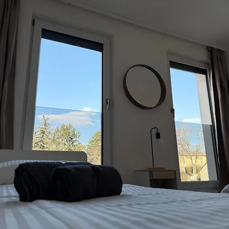 Apartment Spacious With Balcony & Free Parking Near Vienna *