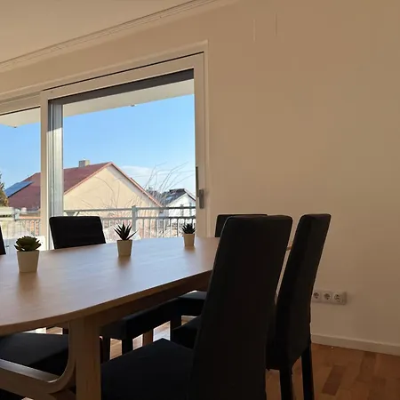 Spacious With Balcony & Free Parking Near Vienna Apartment Gerasdorf bei Wien
