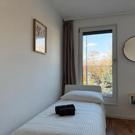 Spacious With Balcony & Free Parking Near Vienna