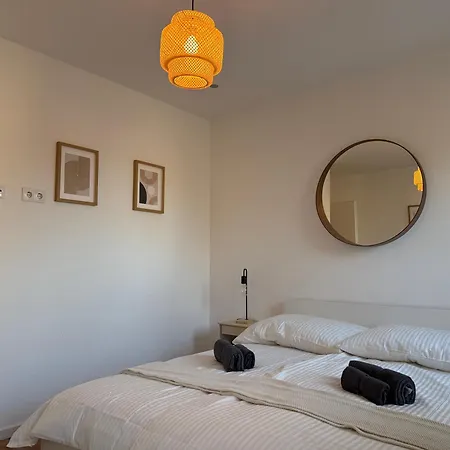 Spacious With Balcony & Free Parking Near Vienna Gerasdorf bei Wien